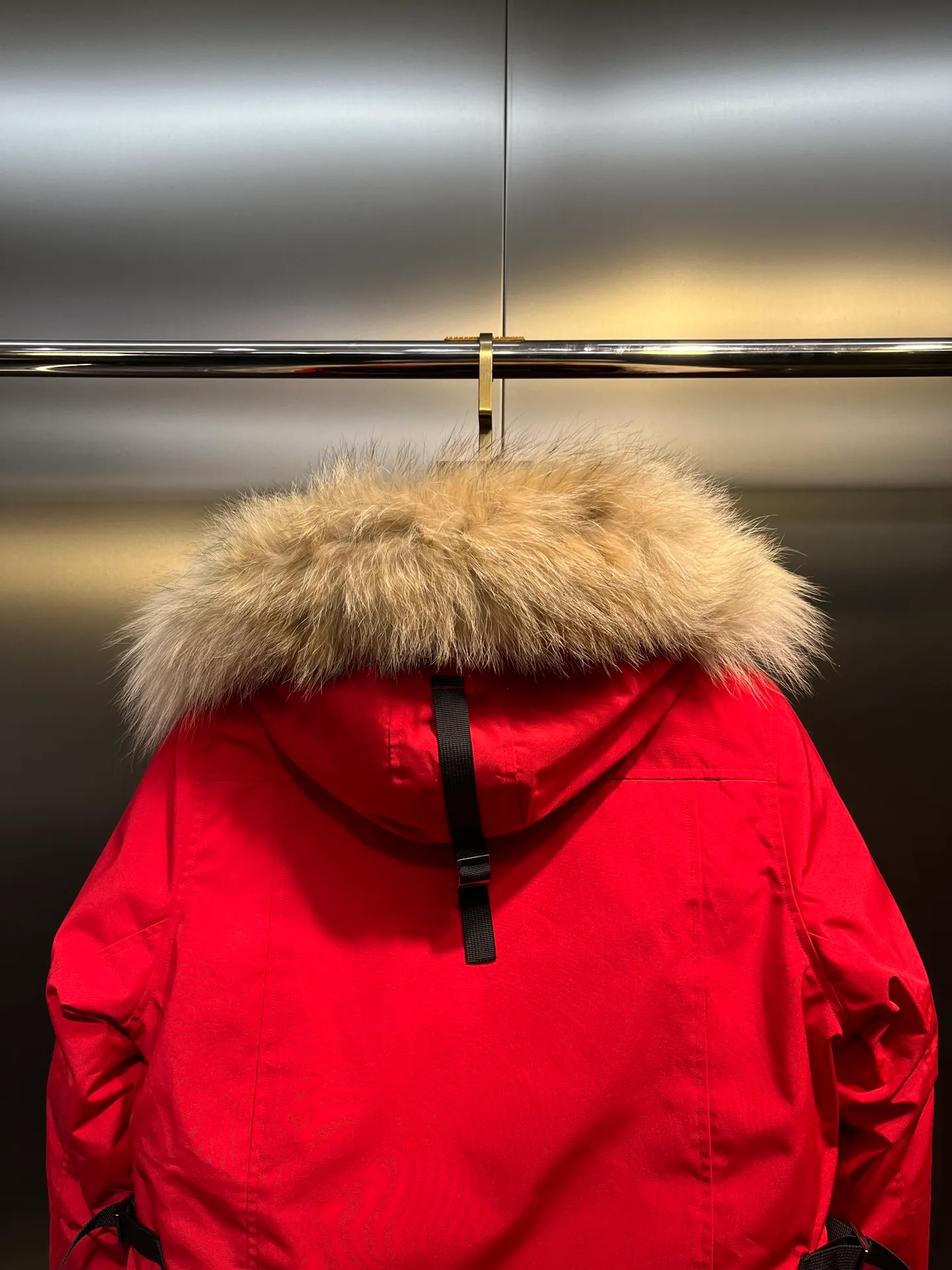 P860 🇨🇦CANADA GOOSE 12 women's models, factory direct supply: supplying global purchasing agents, micro-businesses, entities, Tmall, high-end stalls and studios, free shipping! Trillium Parka Women's 12 "popular" women's models are chosen by Arctic and Antarctic scientific expedition teams as winter wear, the Rolls-Royce of down jackets. ➖ Industry-leading anti-counterfeiting chip sensing. ➖ Imported Behringer embroidery machines and customized embroidery labels, the highest level and industry leading. ➖ Imported Korean 21-count polyester-cotton blended original fabric, TC85 waterproof coated fabric, water-repellent, windproof and wear-resistant. ➖ The new national standard 80 white duck down is filled with an average of 520 grams of down. The amount of down filled is industry-leading. ➖ 100% nylon lon lining with double double-layer sealing design to prevent velvet running, seamless thread design on cuffs! ➖ Western Canadian Green Wolf Collar. ➖ Yoshida YKK provides original factory-customized electroplated sliders. YKK two-way lockable zippers are tight and smooth and do not peel off paint. ➖ 3M composite Velcro is durable and the accessories and hardware are all custom-made. Note: Our copywriting is only simple and clear. Instead of bragging about the copywriting, it is better to compare and understand with samples. Only for the purest, most focused, most professional, highest quality, and most cost-effective!  SIZE:S-XXL